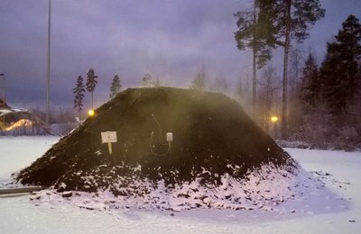 Heated winter composting test heap